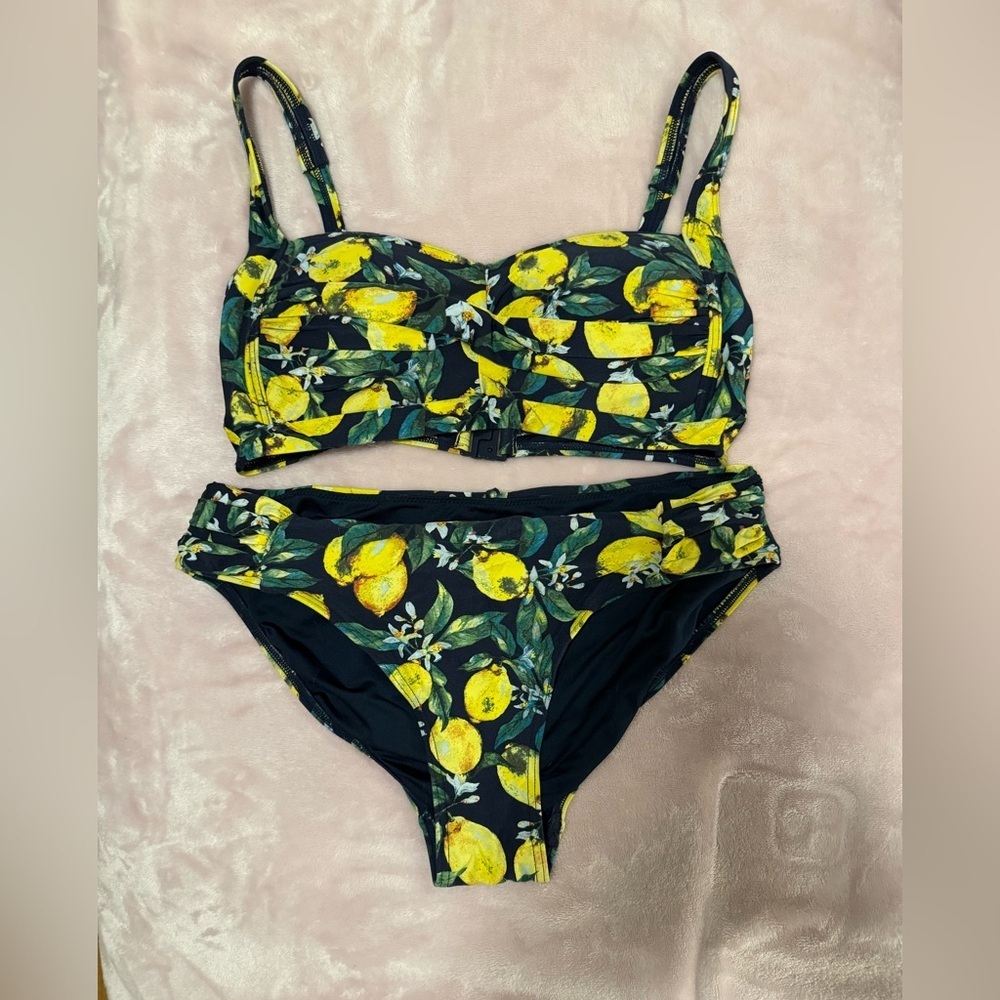 NIPTUCK SWIM Women's Size 8 Bikini